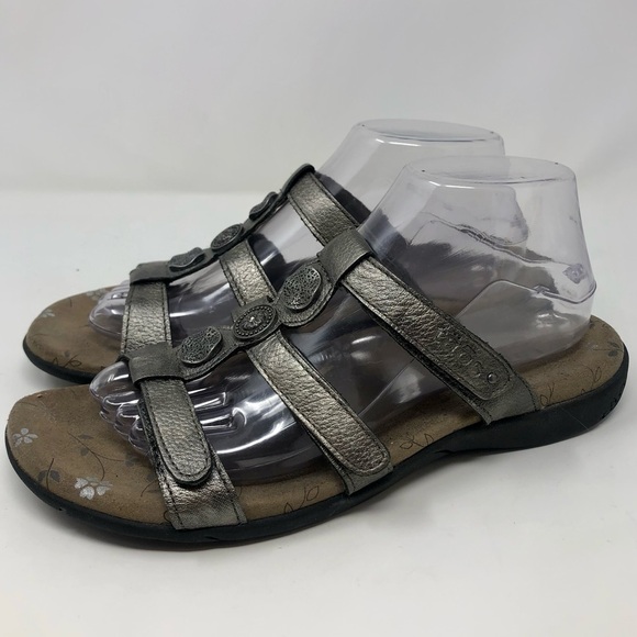 Taos Prize 4 Open Toe Sandals Pewter Gray Leather Three Strap Slip On Flip Flops - Picture 2 of 12